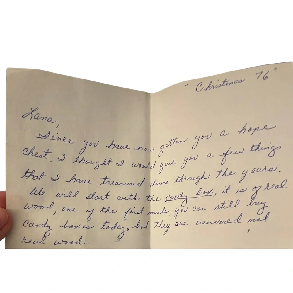 Vintage Solid Wood Carved Bow Candy Jewelry Box Dovetail Mirror Red Felt Lined - Picture 10 of 10